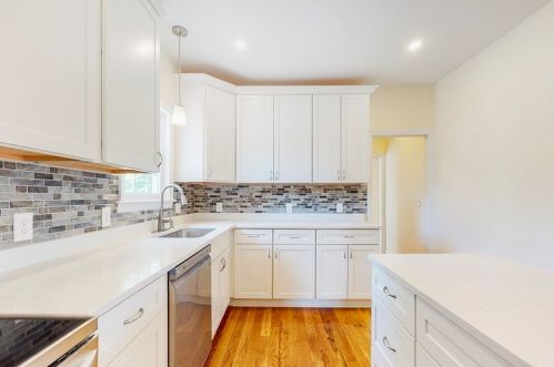 6 Pine Grove St, Milton MA  02186-4314 exterior