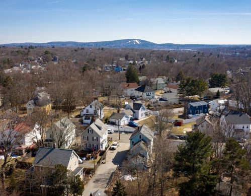 24 Bussey St, Dedham MA 02026-2239 exterior