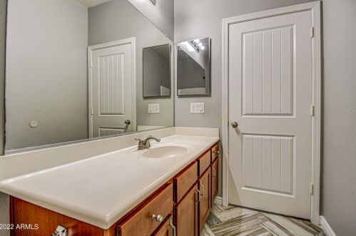 4217 73 Dr, Phoenix AZ 85033-2512 exterior