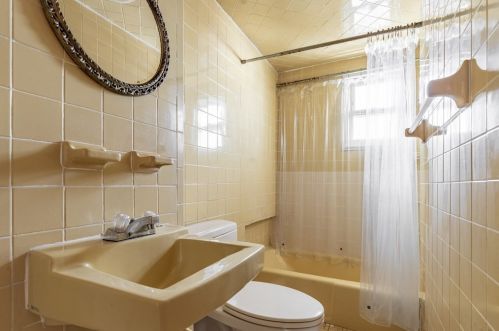 7 Bellingham Ave, Everett MA 02149-1218 exterior