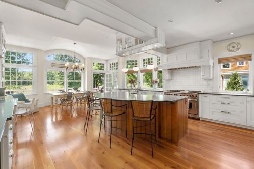 48 Windsor Rd, Newton MA 02468-1505 exterior