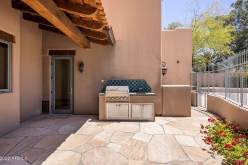 2020 Bethany Home Rd, Phoenix AZ 85014-2434 exterior