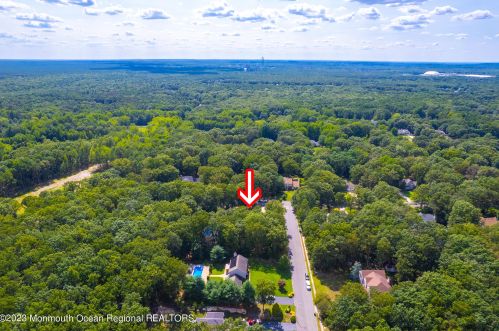 20 Bittersweet Dr, Jackson Twp NJ 08527-4922 exterior