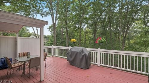 72 High Mtn Rd, Skyline Lakes NJ 07456-2510 exterior