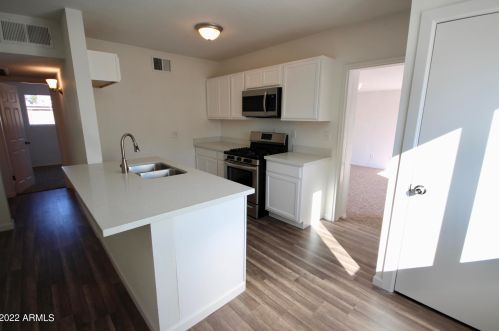 2562 Earll Dr, Phoenix AZ  85016-7404 exterior