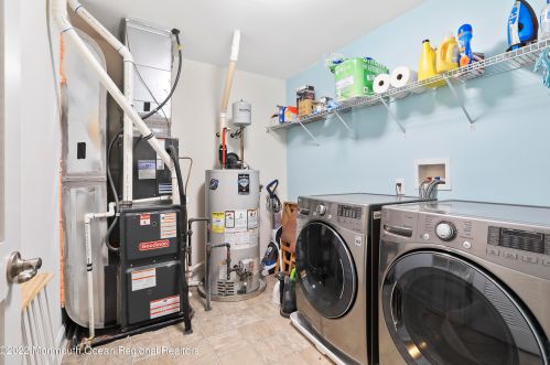 35 Kyle Dr, Tinton Falls NJ 07712-7536 exterior