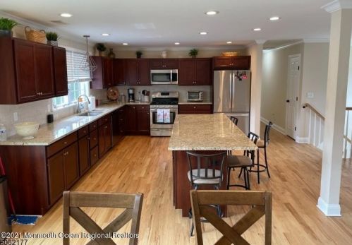 9 Angela Ct, East Hanover, NJ 07936-1335