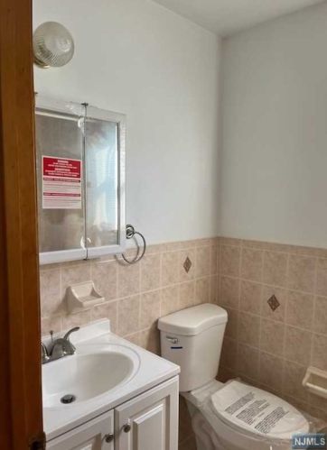 109 Manor Ave, East Newark NJ  07029-2015 exterior