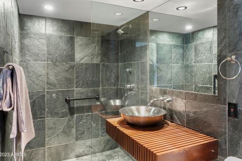 3241 Camelback Rd, Phoenix AZ 85033-1455 exterior