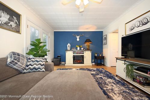 105 Barker Ave, Tinton Falls NJ  07724-2942 exterior