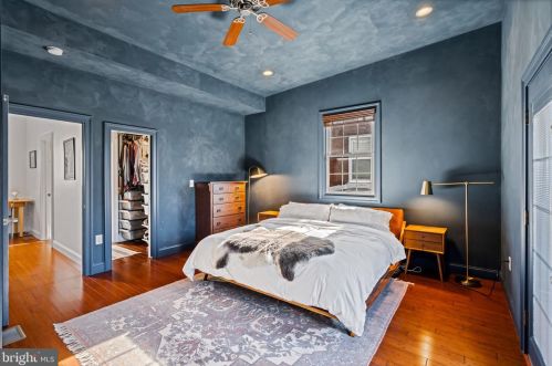 985 6th St, Philadelphia PA  19123-1405 exterior