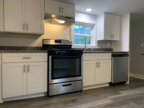 301 Maxfield St, New Bedford, MA 02740-4328