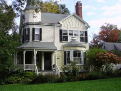 40 Fountain St, Newton, MA 02465-2723