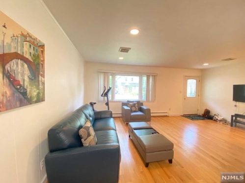 163 5th St, Cresskill NJ  07626-2048 exterior