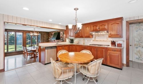 51 Fessenden St, Newton MA 02460-1119 exterior