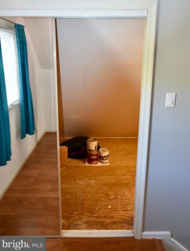 353 Hendrickson Ave, West Deptford NJ 08096-1327 exterior