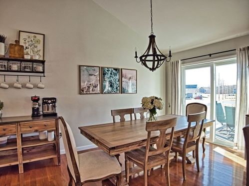 341 Courtney St, Fall River MA 02720-6726 exterior