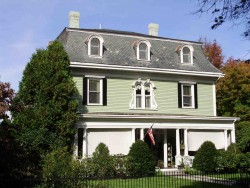 169 Park St, Newton, MA 02458-2042