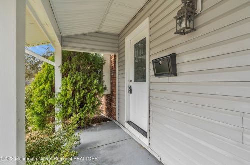 36 Drexel Dr, Jackson Twp NJ  08527-2328 exterior