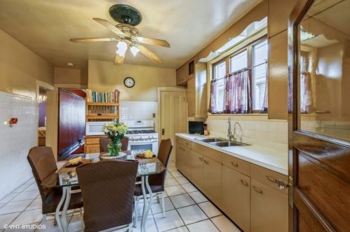 1908 Clinton Ave, Forest View, IL 60402-1641