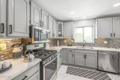 519 El Camino Dr, Phoenix AZ 85051-4627 exterior