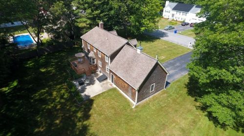 71 Nuthatch Ln, Taunton MA 02780-7150 exterior