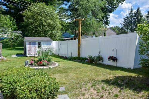 39 Litchfield Ave, Dracut, MA 01826-2559