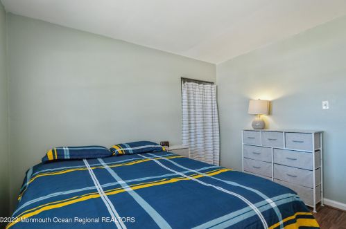 41 Holly Dr, West Deptford NJ 08096-3317 exterior