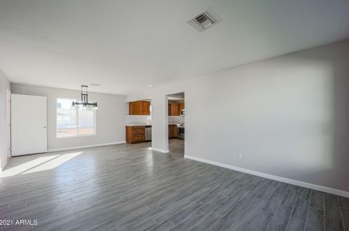 501 El Camino Dr, Phoenix AZ 85051-4627 exterior