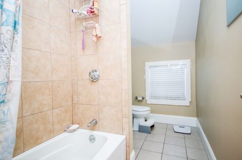 1029 Plymouth Ave, Fall River MA 02721-1939 exterior