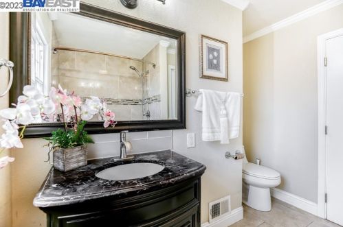 1225 Sandelin Ave, San Leandro CA  94577-3956 exterior