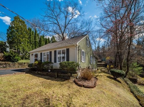 12 Candlewood St, Worcester MA 01602-2804 exterior