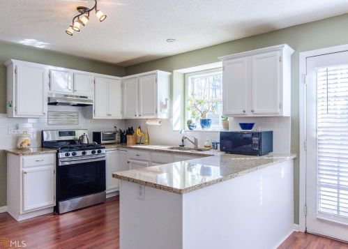 464 Walnut Crk Dr, Stockbridge GA 30281 exterior