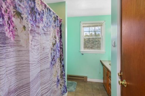 142 St, East Brookfield MA 01515-1612 exterior