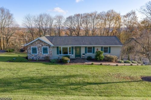 75 Dawn Rd, Milford, NJ 08848-1112