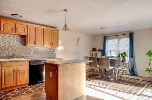 46 Honeysuckle Rd, Worcester MA 01607-1823 exterior