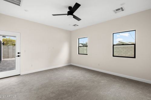 1038 Clarendon Ave, Phoenix AZ 85033-4119 exterior