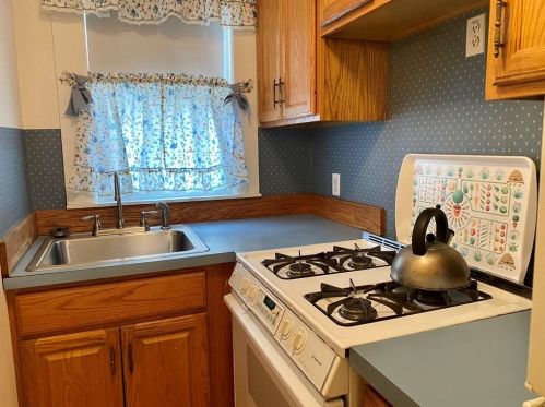 15 Woodland St, Lawrence MA 01841-2333 exterior