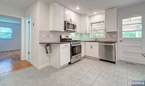 34 Buckingham Rd, Cresskill NJ  07626-1602 exterior