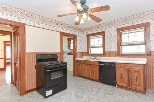 49 Reed Ave, Everett MA 02149-3940 exterior