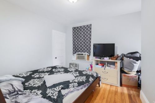 42 Lewis St, Worcester MA 01610-1702 exterior