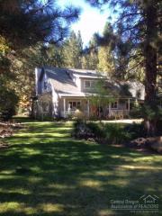 587 Locust St, Black Butte Ranch OR  97759-9414 exterior