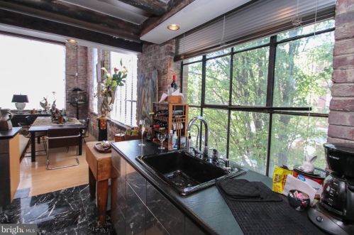 1225 6 St, Philadelphia PA 19147-4828 exterior