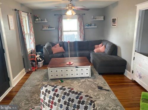 812 Tatum St, West Deptford, NJ 08096-1226