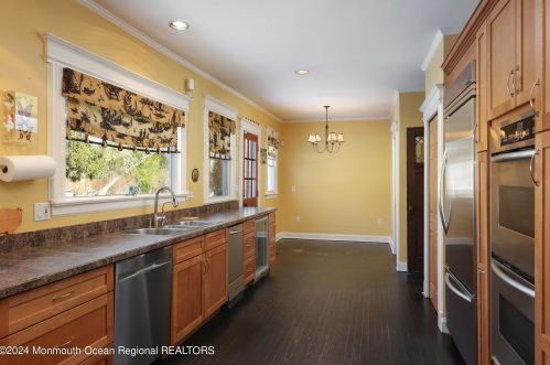 215 Silverside Ave, Little Silver NJ 07739-1713 exterior