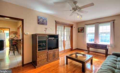 209 Delsea Dr, West Deptford NJ 08093-1222 exterior