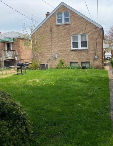 4138 Maple Ave, Forest View, IL 60402-4239