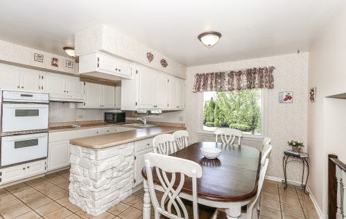 8738 Bruce Dr, Niles IL 60714-2344 exterior