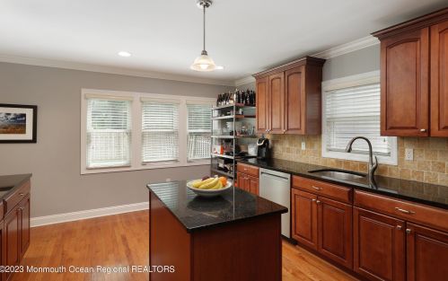 26 Orch Pl, Little Silver NJ 07739-1428 exterior