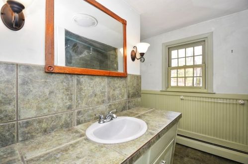 9 Knollwood Rd, Worcester MA 01612-1326 exterior